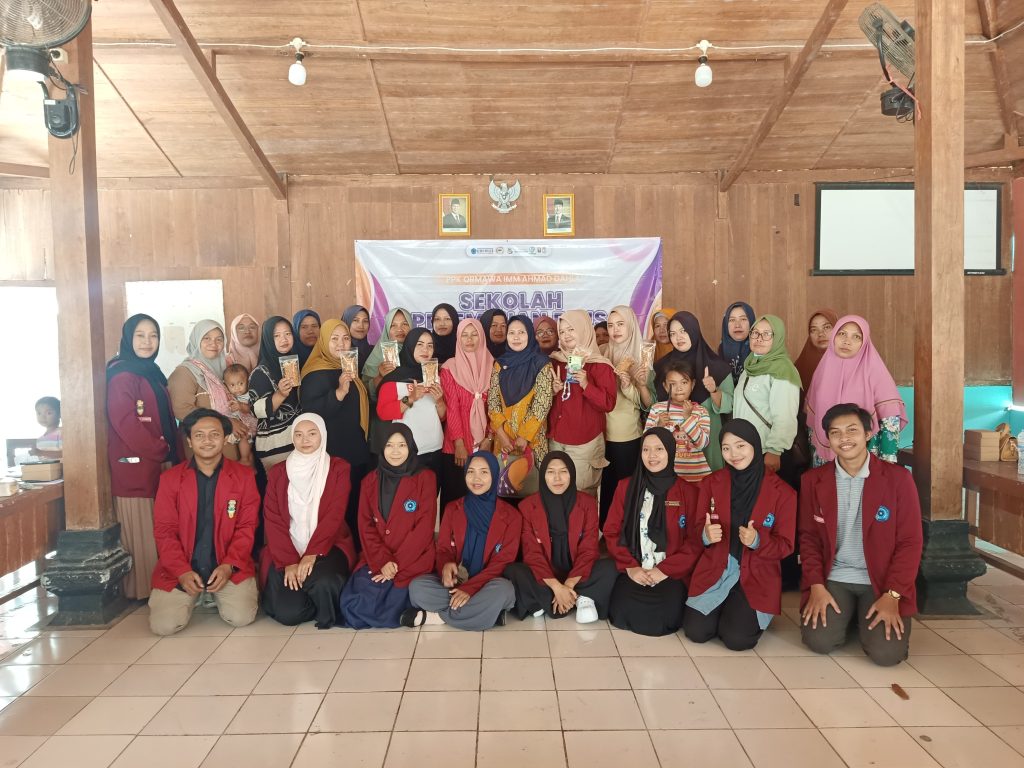 Sekolah Perempuan Plus PPK ORMAWA IMM Ahmad Dahlan FTIK Universitas Muhammadiyah Semarang 2025 Latih Ibu-Ibu Desa Kandangrejo Olah Bawang Merah Jadi Produk Bernilai Jual