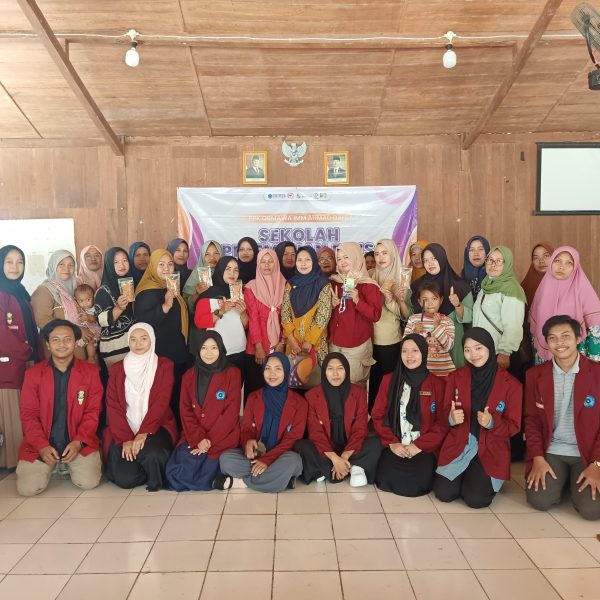 Sekolah Perempuan Plus PPK ORMAWA IMM Ahmad Dahlan FTIK Universitas Muhammadiyah Semarang 2025 Latih Ibu-Ibu Desa Kandangrejo Olah Bawang Merah Jadi Produk Bernilai Jual