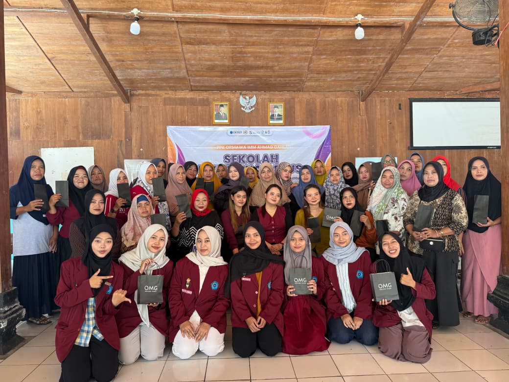 Read more about the article Antusiasme Tinggi, Pelatihan Tata Rias Ramaikan Sekolah Perempuan Plus di Desa Kandangrejo