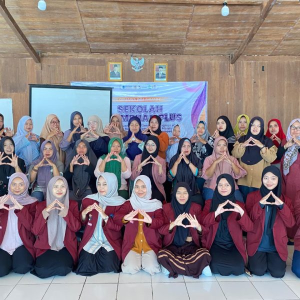 Belajar Styling dan Mix & Match, Ibu-Ibu Kandangrejo Ikuti Sekolah Perempuan Plus 2025