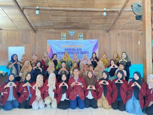 Read more about the article Dari Pola Arab hingga India, Perempuan Desa Kandangrejo Belajar Merias dengan Henna