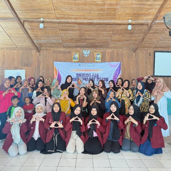 Rangkaian Sekolah Perempuan Plus Terus Berlanjut, Perempuan Kandangrejo Belajar memakai Blush on dan juga Catwalk