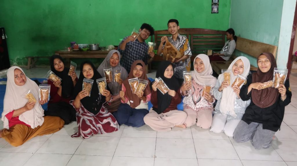 Sekolah Perempuan Plus 2025 Chapter 17: Produksi Massal dan Implementasi Keterampilan Warnai Pembekalan Minat Part 4